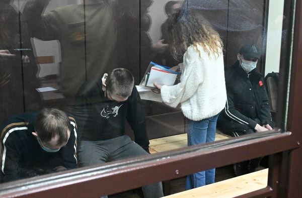 «Она ведь ничего не украла». Ларису Долину захотели отменить. Что говорят певица и ее близкие о травле?