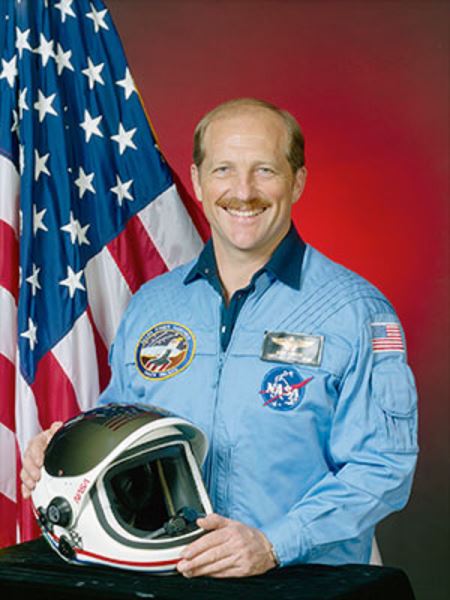 Умер американский космонавт Фредерик Хаук