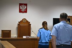 В деле рекордсмена-взяточника из МВД появились подробности. Десятки счетов нашли у родственников сбежавшего полицейского