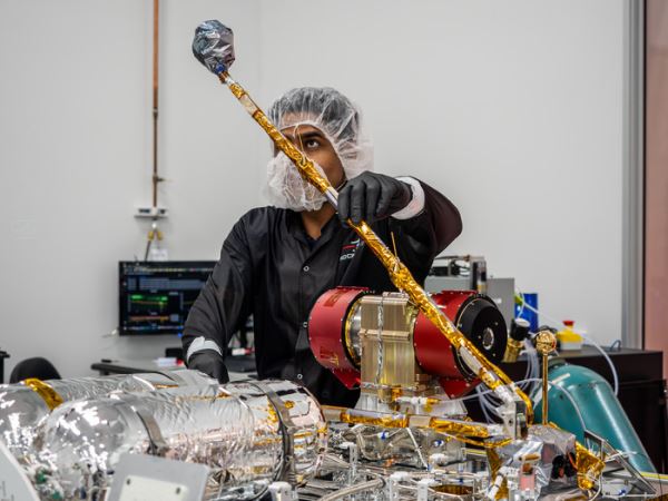 Второй запуск — и уже к Марсу! В США запустили к Красной планете сразу два зонда EscaPADE. Их детальный обзор и видео запуска.