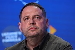 Зеленский уволил Ермака. Накануне он делал резкие заявления о мирном плане, но уже утром к нему пришли с обыском