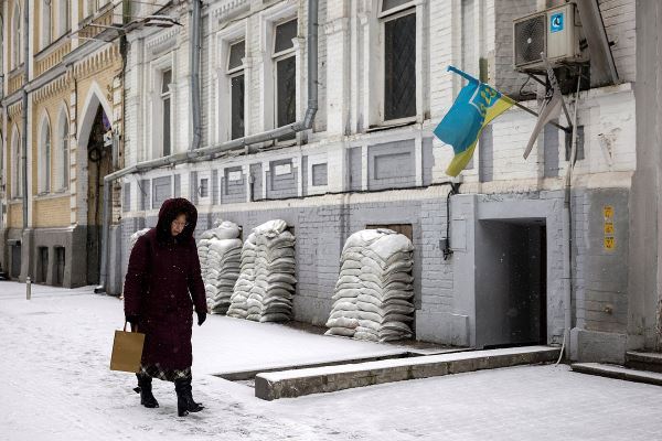 Зеленский заявил, что хочет переписать мирный план Трампа. Он предупредил украинцев о сложном выборе и призвал «прекратить срач»