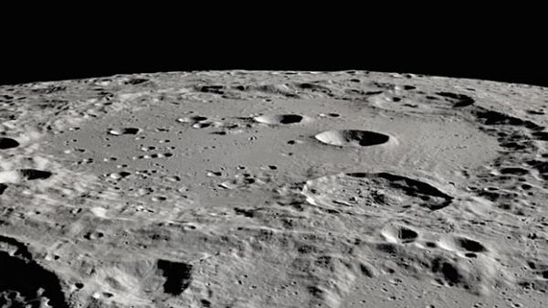 Космонавт назвал нереальными планы NASA построить лунную деревню к 2035 году