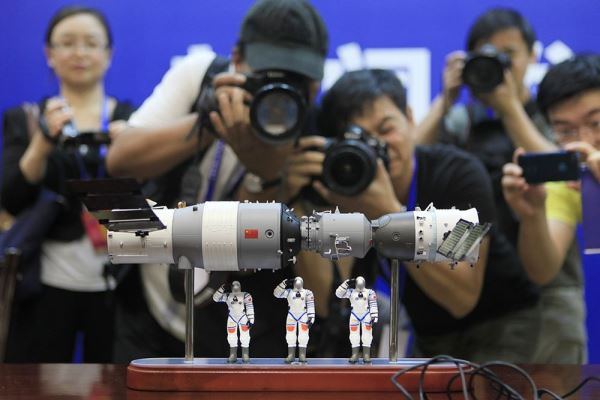 Китай отправит беспилотник для возвращения трех тайконавтов со станции "Тяньгун"