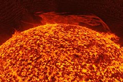 От Солнца оторвался «царь-протуберанец»