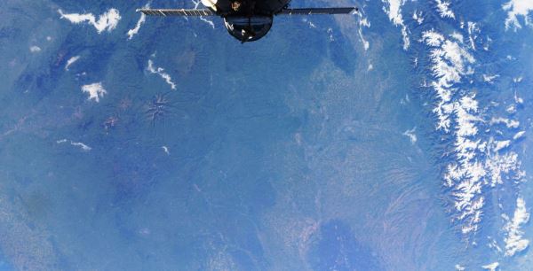 Космонавты исследуют динамику конструкции МКС