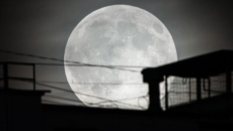 Что категорически нельзя делать в последнее полнолуние 2025 года