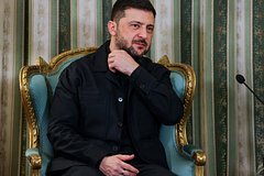 Зеленский прибыл в Турцию на переговоры с Эрдоганом. Его встретил уехавший с Украины на фоне скандала экс-глава Минобороны Умеров