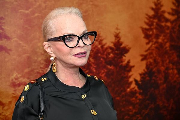 «Она ведь ничего не украла». Ларису Долину захотели отменить. Что говорят певица и ее близкие о травле?