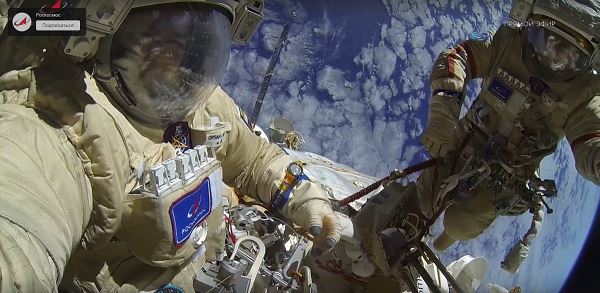 Российские космонавты работали в открытом космосе