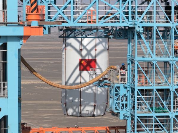 Китай запустил в космос «ответ Илону Маску» — свою первую частично многоразовую ракету «Чжуцюэ-3». Её обзор и видео запуска.