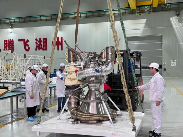 Китай запустил в космос «ответ Илону Маску» — свою первую частично многоразовую ракету «Чжуцюэ-3». Её обзор и видео запуска.