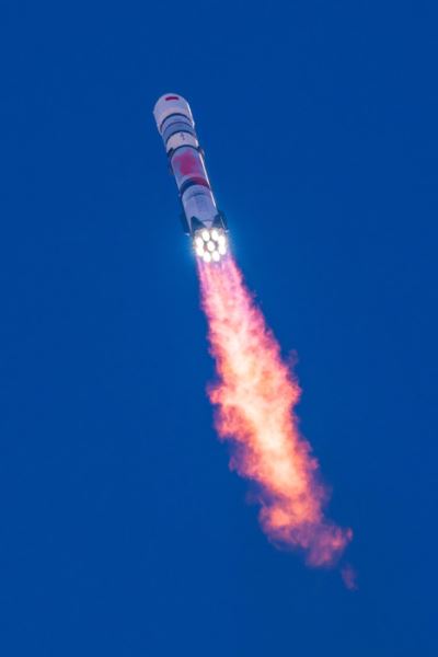 Китай запустил в космос «ответ Илону Маску» — свою первую частично многоразовую ракету «Чжуцюэ-3». Её обзор и видео запуска.