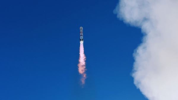 Китай запустил в космос «ответ Илону Маску» — свою первую частично многоразовую ракету «Чжуцюэ-3». Её обзор и видео запуска.