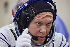 «Роскосмос» объяснил замену космонавта Crew Dragon