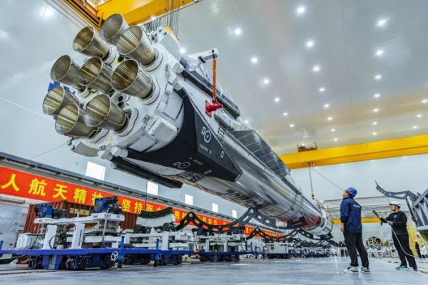 Китай запустил в космос «ответ Илону Маску» — свою первую частично многоразовую ракету «Чжуцюэ-3». Её обзор и видео запуска.