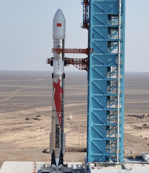 Китай запустил в космос «ответ Илону Маску» — свою первую частично многоразовую ракету «Чжуцюэ-3». Её обзор и видео запуска.