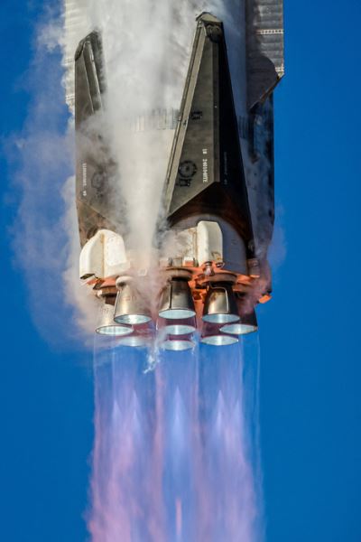 Китай запустил в космос «ответ Илону Маску» — свою первую частично многоразовую ракету «Чжуцюэ-3». Её обзор и видео запуска.