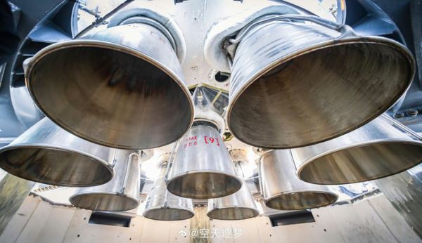 Китай запустил в космос «ответ Илону Маску» — свою первую частично многоразовую ракету «Чжуцюэ-3». Её обзор и видео запуска.